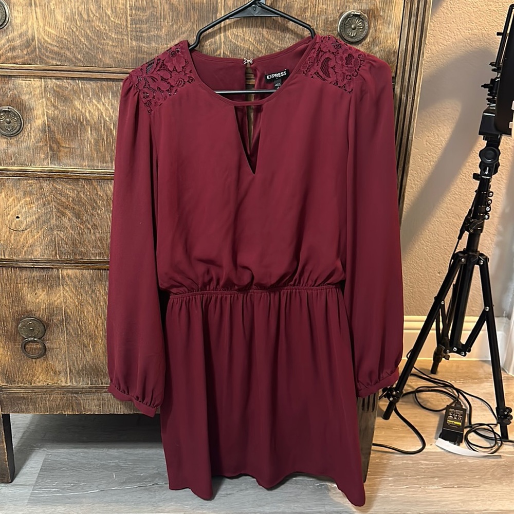 Express M Maroon keyhole dress elastic waist